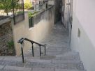 ruelle pavée avec escalier